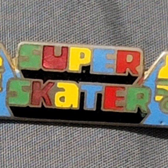 Vtg Super Skater Roller Skates Lapel Pin - Picture 2 of 3